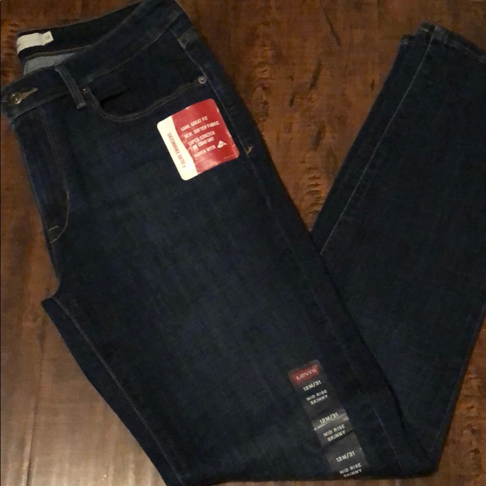 New!!! Women’s Levis and American Eagle Jeans  👖